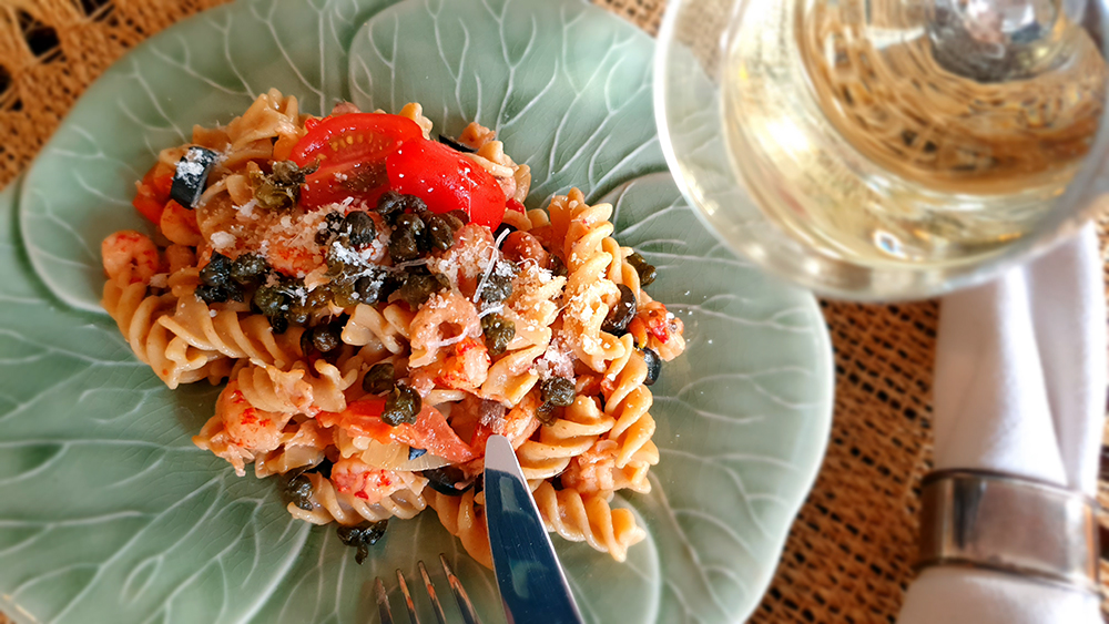 Pasta met rivierkreeftjes, Hollandse garnalen en gepofte kappertjes