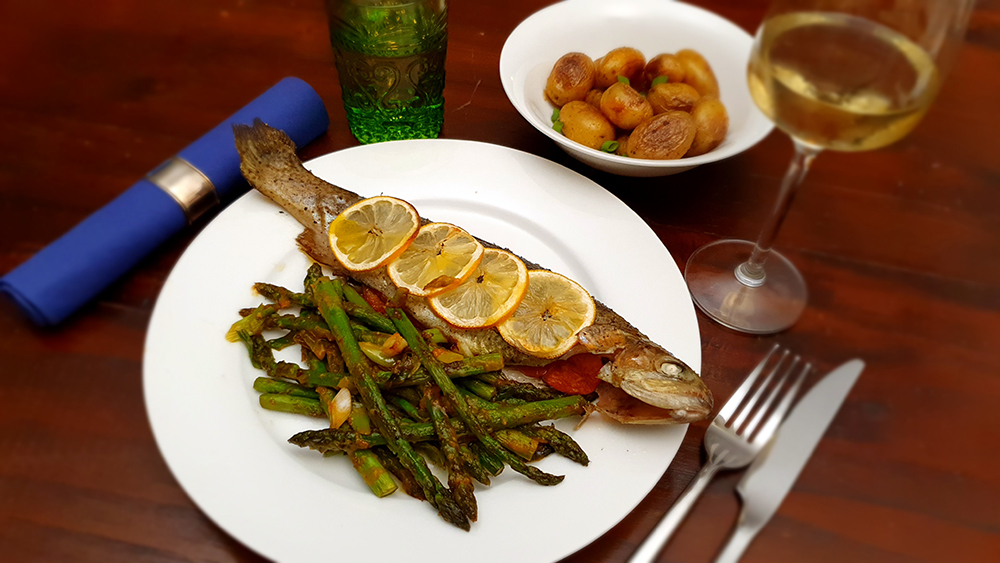 forel met asperges