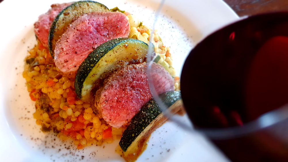 Lamsfilet met parelcouscous en piccalilly